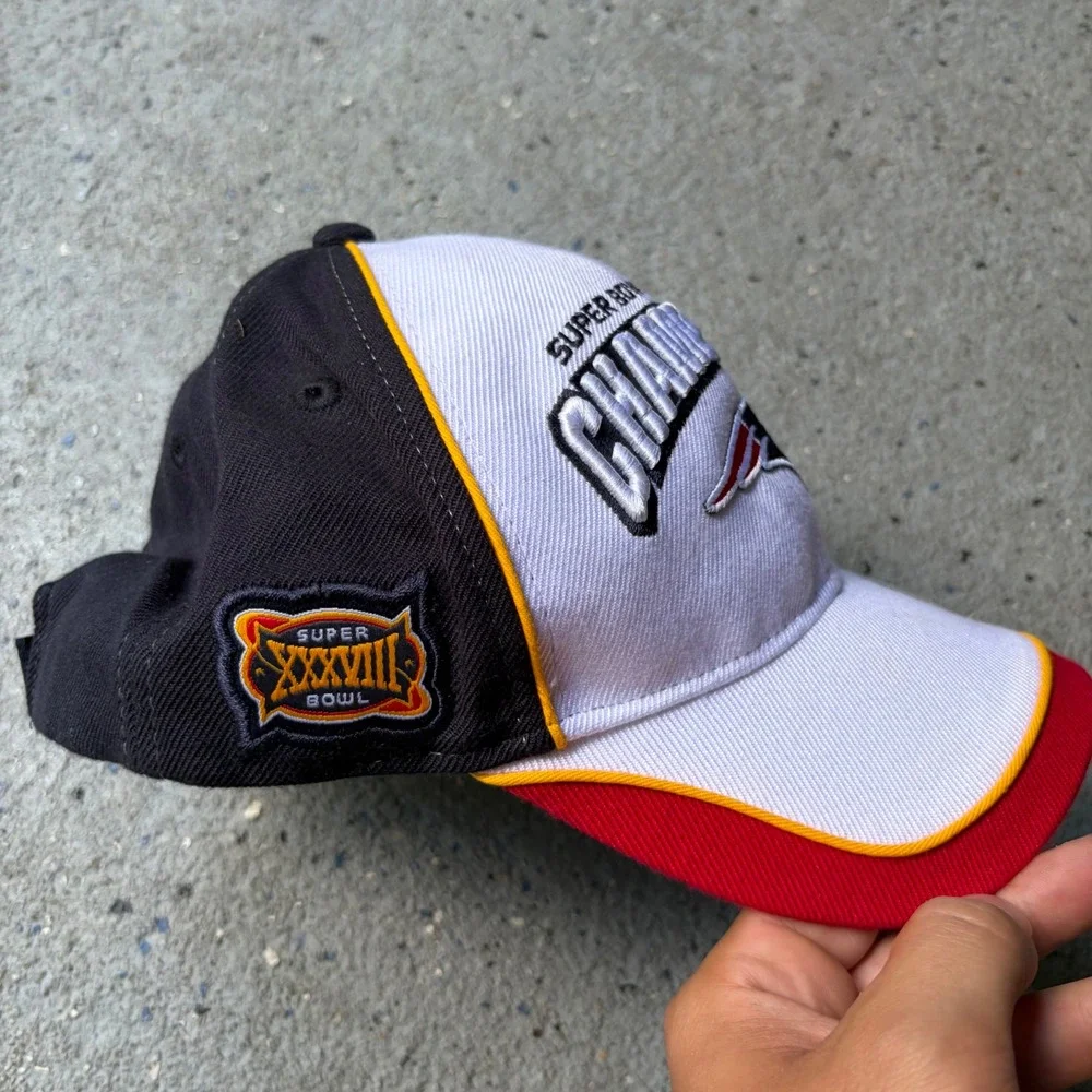 Reebok New England Patriots Super Bowl XXXVIII Champions Locker Room Hat Cap